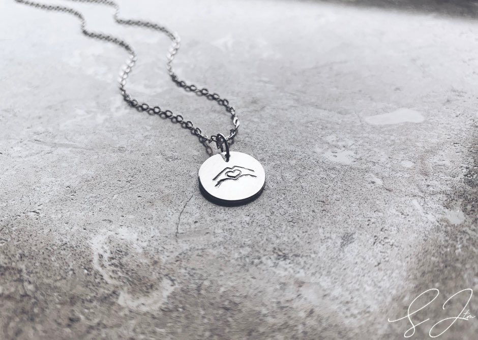 Heart Hands: Design Disc Necklace